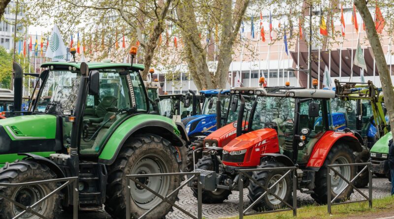 bauern protestieren 2021 mit traktoren in straßburg