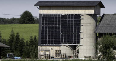 Vertikale PV-Anlage: Diese Vorteile haben Solarmodule an Silos